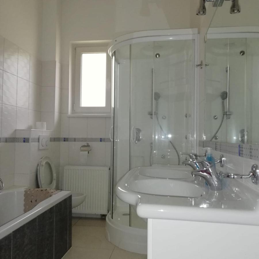 Hotel Rezident Consult S.R.O. Bratislava Esterno foto