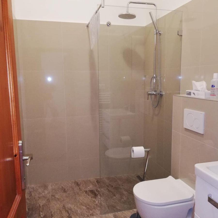 Hotel Rezident Consult S.R.O. Bratislava Esterno foto