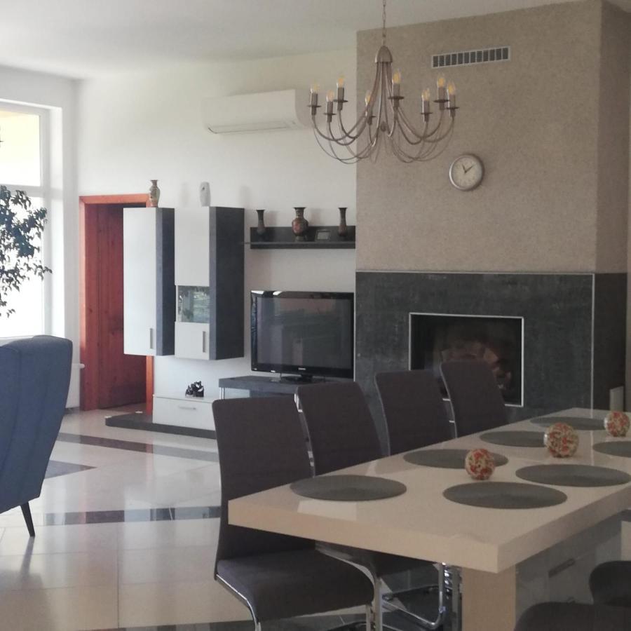 Hotel Rezident Consult S.R.O. Bratislava Esterno foto